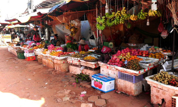 Phsa Leu　プサールー　現地語で市場「Phsa」上「Leu」の風景